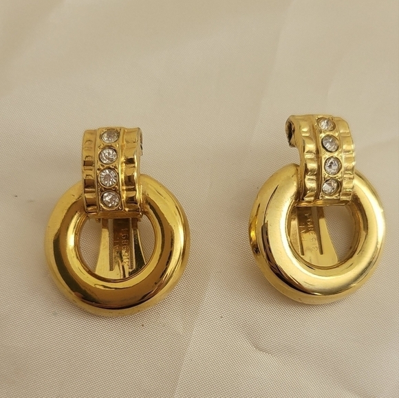 Vtg 1964 Goldtone Rhinestone Detail Door Knocker Clip On Earrings - Picture 1 of 5